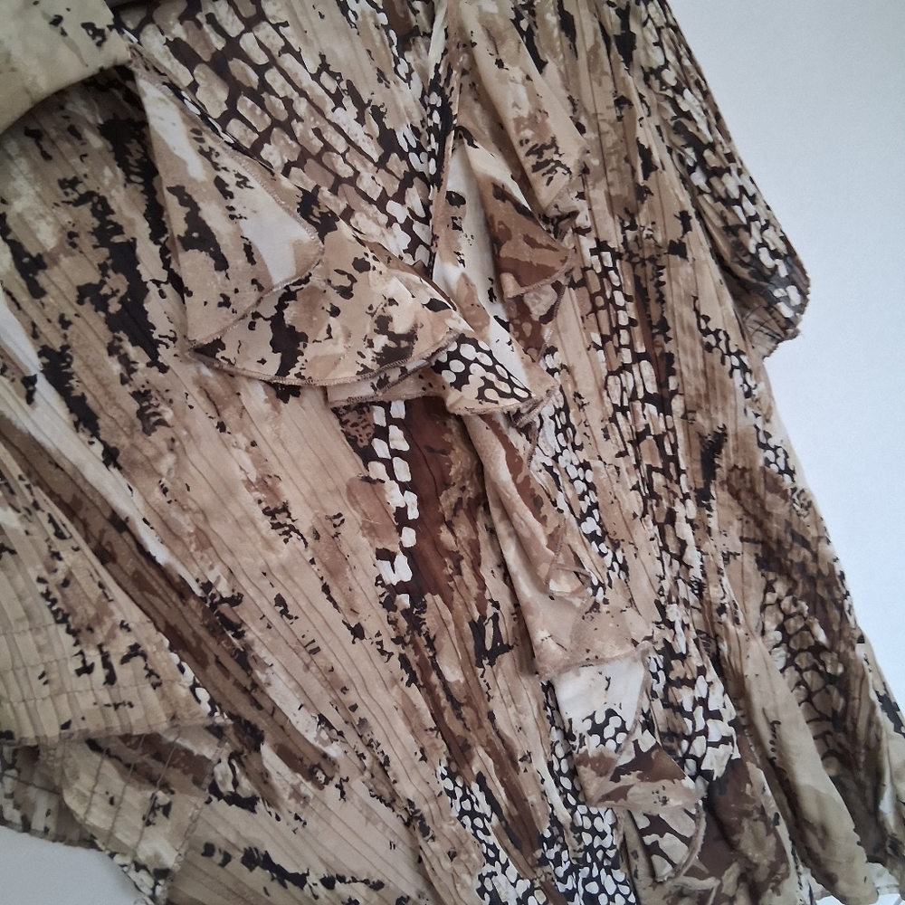 East 5th Women's Abstract Beige and Brown Blouse Size 1X - Picture 5 of 11